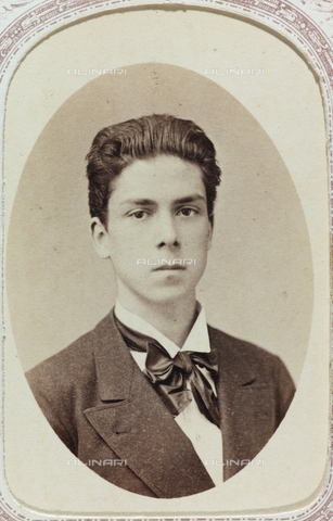 AVQ-A-000288-0018 - Portrait of a boy, carte de visite; the support contains the indication "Francesco Maggioncalda (lawyer)" - Date of photography: 1890 ca. - Alinari Archives, Florence