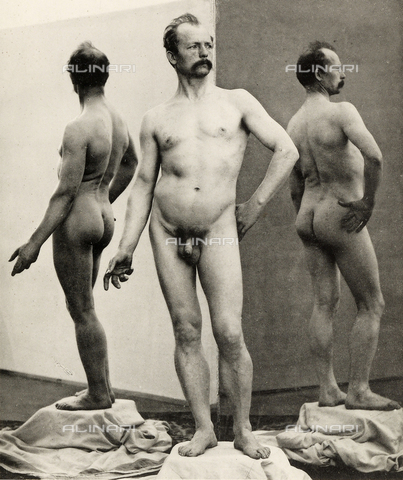 AVQ-A-000438-0015 - Gioco di nudo davanti a degli specchi - Data dello scatto: 1925 ca. - Archivi Alinari, Firenze