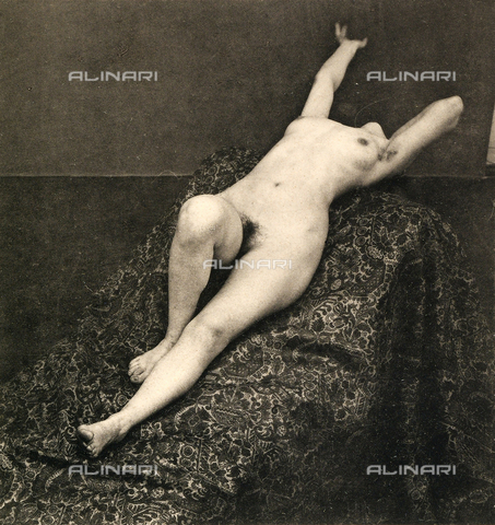 AVQ-A-000438-0018 - Nudo femminile disteso - Data dello scatto: 1925 ca. - Archivi Alinari, Firenze