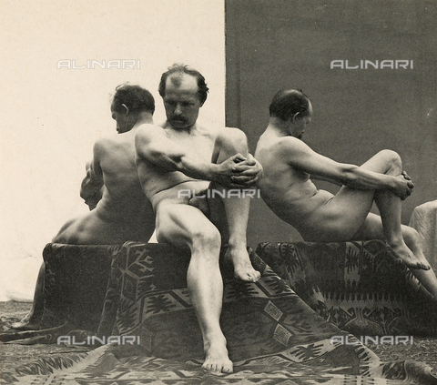 AVQ-A-000438-0033 - Gioco di nudo davanti a degli specchi - Data dello scatto: 1925 ca. - Archivi Alinari, Firenze