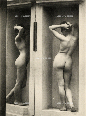 AVQ-A-000438-0039 - Nudo femminile davanti ad uno specchio - Data dello scatto: 1925 ca. - Archivi Alinari, Firenze