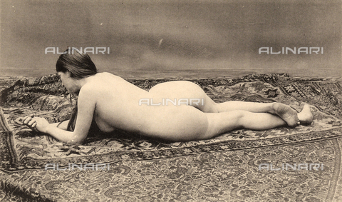 AVQ-A-000438-0041 - Nudo femminile disteso - Data dello scatto: 1925 ca. - Archivi Alinari, Firenze