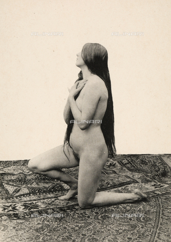 AVQ-A-000438-0045 - Nudo femminile in atteggiamento di Maddalena penitente - Data dello scatto: 1925 ca. - Archivi Alinari, Firenze
