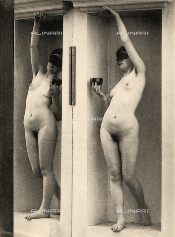 AVQ-A-000438-0051 - Nudo femminile davanti ad uno specchio - Data dello scatto: 1925 ca. - Archivi Alinari, Firenze