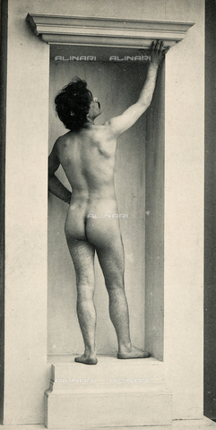 AVQ-A-000438-0060 - Nudo maschile visto da tergo - Data dello scatto: 1925 ca. - Archivi Alinari, Firenze