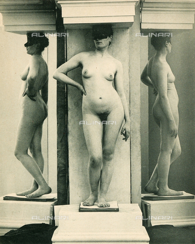 AVQ-A-000438-0061 - Nudo femminile in forma di cariatide - Data dello scatto: 1925 ca. - Archivi Alinari, Firenze