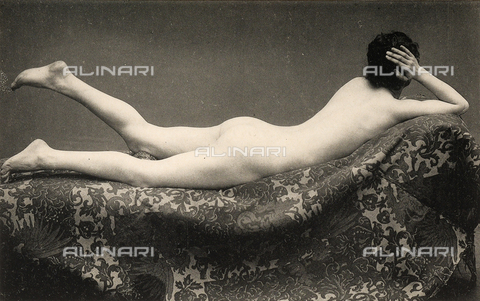 AVQ-A-000438-0084 - Nudo femminile disteso - Data dello scatto: 1925 ca. - Archivi Alinari, Firenze