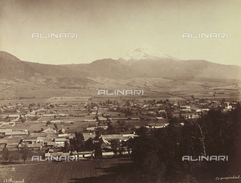 AVQ-A-000480-0014 - Village Ameca-Meca in the background with the volcano Popocatepetl in Mexico - Date of photography: 1896 - Alinari Archives, Florence