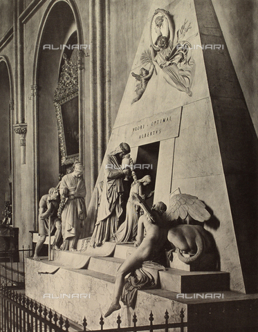 AVQ-A-000671-0009 - View of the burial monument of the Archduchess Maria Cristina executed by Antonio Canova, in the Church of St. Augustine in Vienna.  Photograph taken from "Album von Wien" edited by V. A. Heck of Vienna, printed by M. Jaffé of Vienna - Date of photography: 1905 ca. - Alinari Archives, Florence