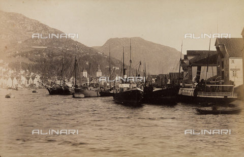 AVQ-A-000712-0063 - A panoramic view of Bergen harbour, the Norwegian coastal city south-west - Date of photography: 1889 - Alinari Archives, Florence