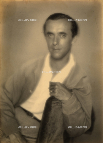 AVQ-A-000762-0003 - Dall'album "Mariolina"; ritratto maschile - Data dello scatto: 1930 ca. - Archivi Alinari, Firenze