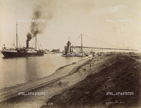 AVQ-A-000845-0016 - The ship, Etolia, and a large dredge in the canal of Port Said - Date of photography: 1890 ca. - Alinari Archives, Florence