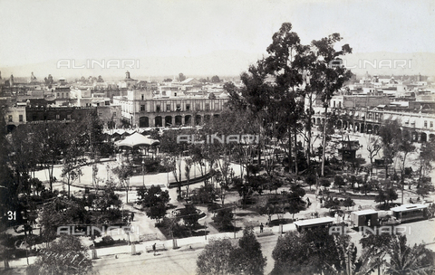 AVQ-A-000897-0029 - Plaza de Armas, with a rotunda used for musical evenings. The picture was taken in Bajà­o, a town in the state of the same name - Date of photography: 12/1896 - Alinari Archives, Florence