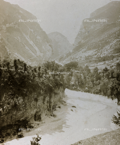 AVQ-A-000921-0003 - View of the Furlo Gorge - Date of photography: 08-09/1899 - Alinari Archives, Florence