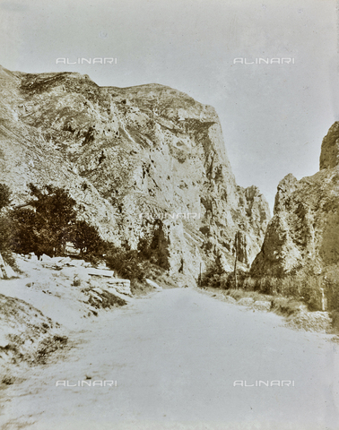 AVQ-A-000921-0005 - View of the Furlo Gorge, locations Osteria - Date of photography: 08-09/1899 - Alinari Archives, Florence