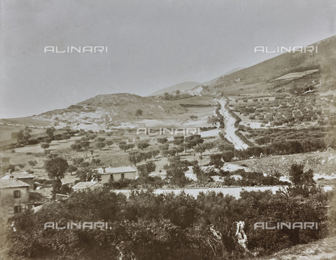AVQ-A-000921-0014 - View of Serrasanta near Gualdo Tadino - Date of photography: 08-09/1899 - Alinari Archives, Florence