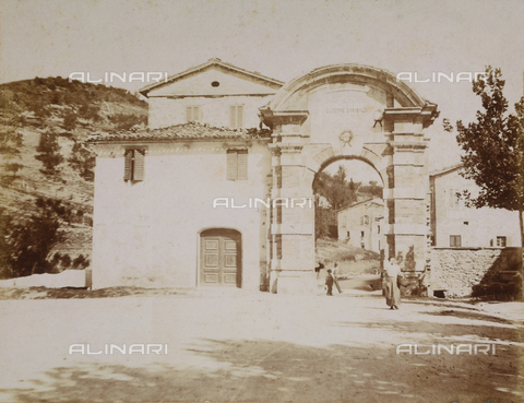 AVQ-A-000921-0018 - Porta Garibaldi, Nocera Umbra - Date of photography: 1899 - Gabba Raccolta Acquisto / Alinari Archives, Florence