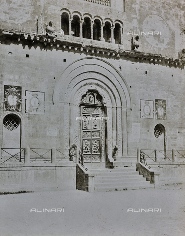 AVQ-A-000921-0021 - Facade of the Cathedral of San Feliciano in the historic center of Foligno - Date of photography: 08-09/1899 - Alinari Archives, Florence