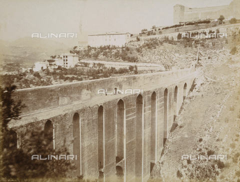 AVQ-A-000921-0027 - The Ponte delle Torri aqueduct in Spoleto - Date of photography: 1899 - Gabba Raccolta Acquisto / Alinari Archives, Florence