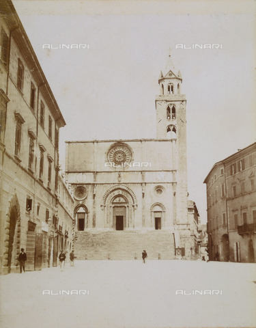 AVQ-A-000921-0034 - The square and the cathedral of Todi - Date of photography: 1899 - Gabba Raccolta Acquisto / Alinari Archives, Florence