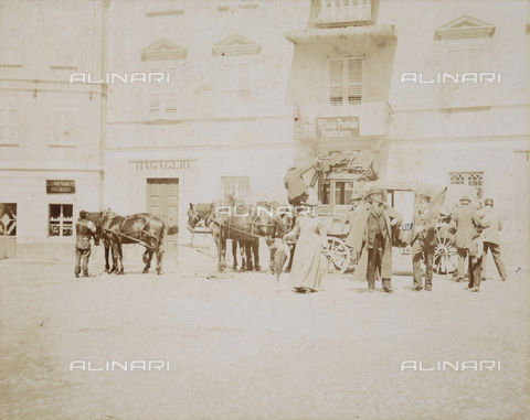 AVQ-A-000921-0049 - Arrival of a coach in Poschiavo, Valtellina - Date of photography: 1898 - Gabba Raccolta Acquisto / Alinari Archives, Florence