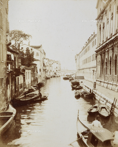 AVQ-A-000921-0064 - View of a canal, Venice - Date of photography: 1898-1899 - Gabba Raccolta Acquisto / Alinari Archives, Florence
