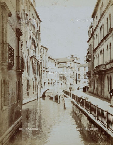 AVQ-A-000921-0066 - View of a canal, Venice - Date of photography: 1898-1899 - Gabba Raccolta Acquisto / Alinari Archives, Florence