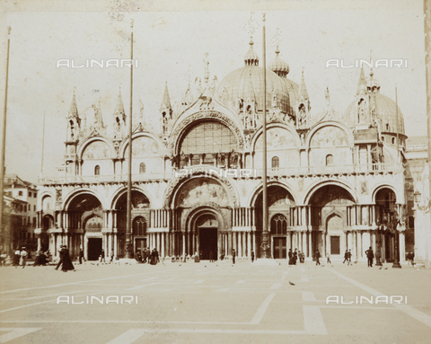 AVQ-A-000921-0068 - Animated view of the facade of the Basilica di San Marco, Venice - Date of photography: 1898-1899 - Gabba Raccolta Acquisto / Alinari Archives, Florence