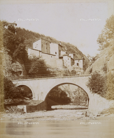AVQ-A-000921-0074 - The bridge over the devil's stream in Sasso - Date of photography: 1898-1899 - Gabba Raccolta Acquisto / Alinari Archives, Florence