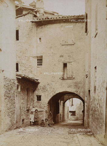 AVQ-A-000921-0075 - A street in Porretta - Date of photography: 1898-1899 - Gabba Raccolta Acquisto / Alinari Archives, Florence