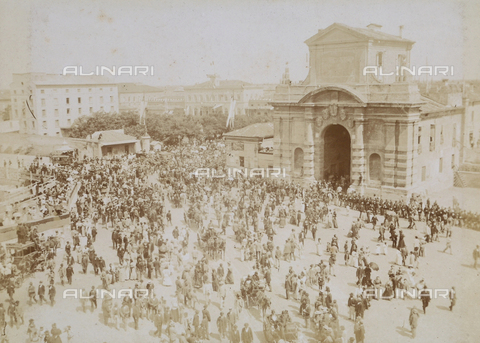 AVQ-A-000921-0076 - The city of Bologna celebrating - Date of photography: 1898-1899 - Gabba Raccolta Acquisto / Alinari Archives, Florence