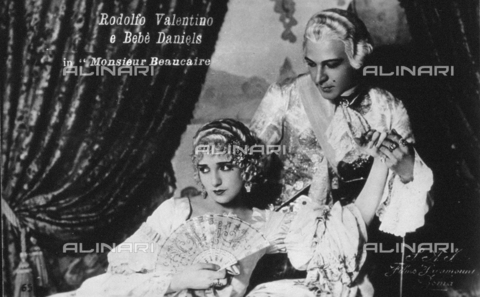 AVQ-A-000938-0057 - Rodolfo Valentino and Bebè Daniels in a scene of the film set in the Eighteenth Century entitled 'Monsieur Beaucaire' - Date of photography: 1915-1925 ca. - Verchi Marialieta Collection / Alinari Archives, Florence