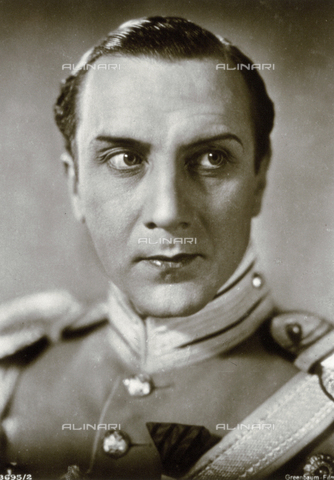 AVQ-A-000938-0100 - Half-length portrait of the movie actor Iwan Mosjukin - Date of photography: 1920-1930 ca. - Verchi Marialieta Collection / Alinari Archives, Florence