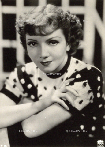 AVQ-A-000938-0115 - Half-length portrait of the celebrated American movie actress Claudette Colbert - Date of photography: 1930-1940 ca. - Verchi Marialieta Collection / Alinari Archives, Florence