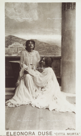 AVQ-A-000949-0125 - Portrait of Eleonora Duse in "La città morta" (The Dead City) by Gabriele d'Annunzio - Date of photography: 1891-1895 ca. - Alinari Archives, Florence