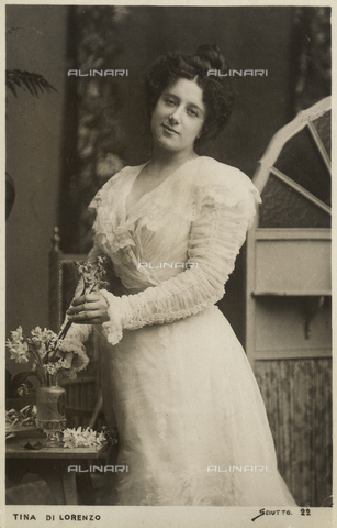 AVQ-A-000949-0214 - Ritratto dell'attrice teatrale Tina di Lorenzo - Data dello scatto: 1900-1905 - Archivi Alinari, Firenze