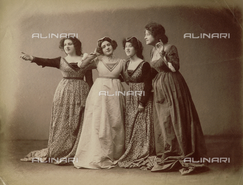AVQ-A-001055-0026 - Scene from 'Francesca da Rimini', played at the Arena Nazionale - the damsel of Francesca - Date of photography: 1901 - Alinari Archives, Florence