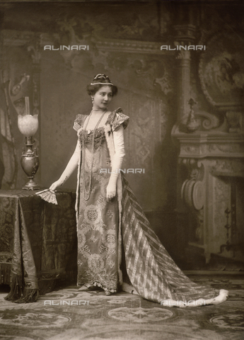 AVQ-A-001055-0084 - Actress of the Arena Nazionale - Date of photography: 1900 ca. - Alinari Archives, Florence