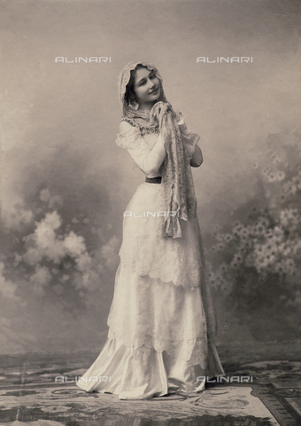 AVQ-A-001055-0087 - Actress of the Arena Nazionale - Date of photography: 1900 ca. - Alinari Archives, Florence