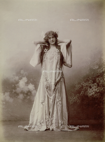 AVQ-A-001055-0092 - Theater actress Farulli - Date of photography: 1900 ca. - Alinari Archives, Florence