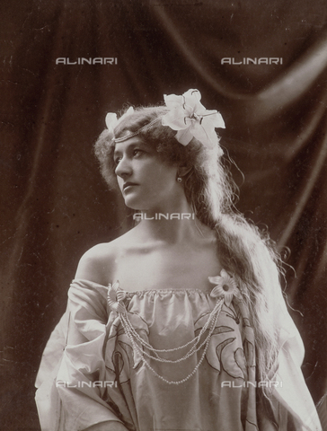 AVQ-A-001055-0093 - Theater actress Farulli - Date of photography: 1900 ca. - Alinari Archives, Florence