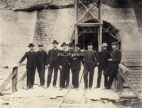 AVQ-A-001321-0029 - Construction of Worcheiner Tunnels, begun in 1897. The tunnel connected the general plan to Trieste. The image shows a group of foremen and entrepreneurs at Podbrdo. The album was commissioned by the Friulian entrepreneur Giacomo Ceconi from Montececon - Date of photography: 1905 ca. - Alinari Archives, Florence