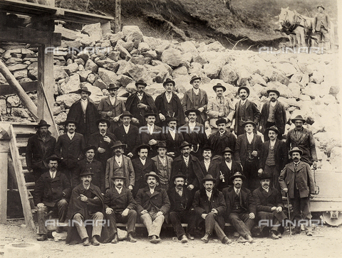 AVQ-A-001321-0033 - Construction of Worcheiner Tunnels, begun in 1897. The tunnel connected the general plan to Trieste. The image shows a group of construction personnel at Podbrdo. The album was commissioned by the Friulian entrepreneur Giacomo Ceconi from Montececon - Date of photography: 1905 ca. - Alinari Archives, Florence