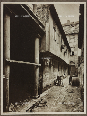 AVQ-A-001387-0002 - Album "Das malerische Berlin": homes in Filcherstrasse in Berlin - Date of photography: 1914 - Alinari Archives, Florence