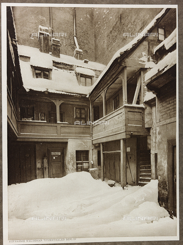 AVQ-A-001387-0007 - Album "Das malerische Berlin": house in the street Petristrasse, Berlin - Date of photography: 1914 - Alinari Archives, Florence