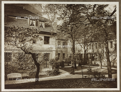 AVQ-A-001387-0010 - Album "Das malerische Berlin": garden Schicklerhauses in Gertraudstrasse, Berlin - Date of photography: 1914 - Alinari Archives, Florence