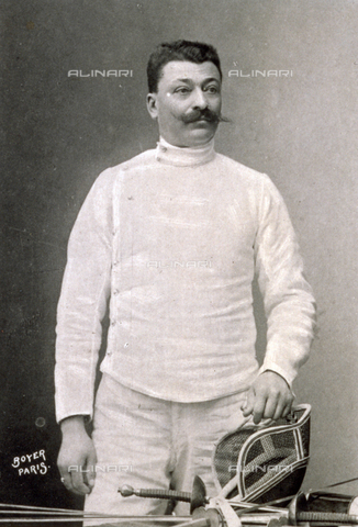 AVQ-A-001391-0495 - Three-quarter-length portrait of the French fencer Adolphe Rue - Date of photography: 1885-1895 ca. - Alinari Archives, Florence