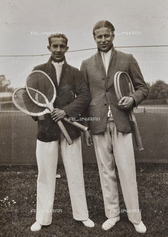 AVQ-A-001414-0011 - Portrait of students of the University of Cambridge tennis tournament - Date of photography: 1925 ca. - Alinari Archives, Florence