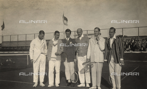 AVQ-A-001414-0020 - Student winners of the University of Cambridge tennis tournament - Date of photography: 1925 ca. - Alinari Archives, Florence