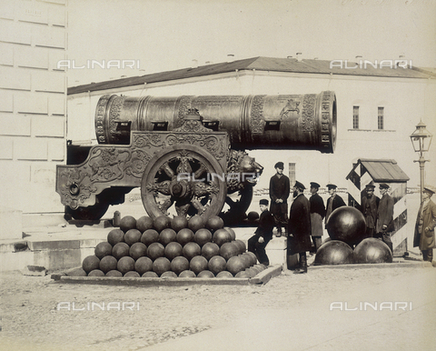 AVQ-A-001446-0008 - Cannon with munitions in Moscow - Date of photography: 1880 ca. - Alinari Archives, Florence